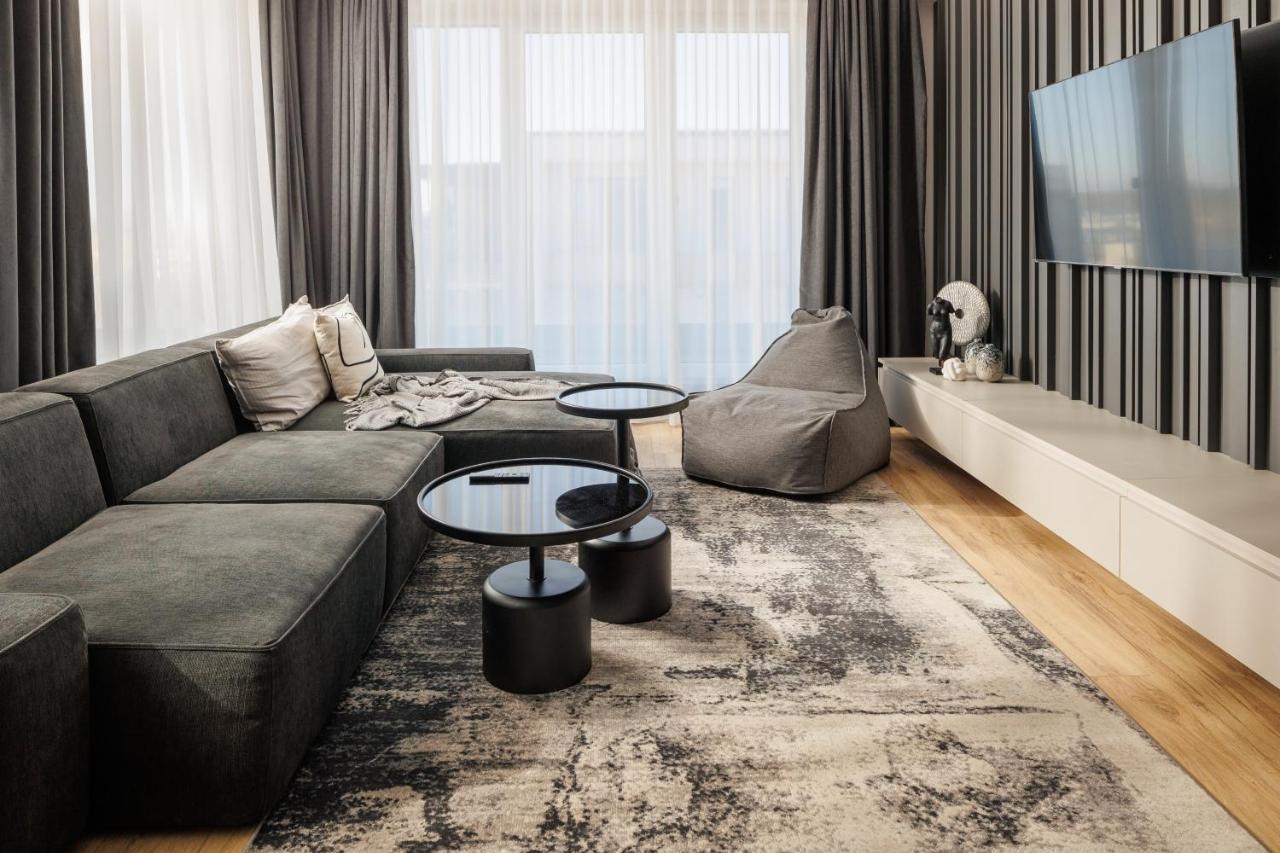 Mandala Designer Apartments With Free Private Parking, Near Mall Coresi براشوف المظهر الخارجي الصورة